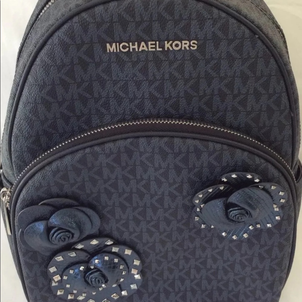 MK Abbey Backpack/Matching Wallet Set - Picture 3 of 11